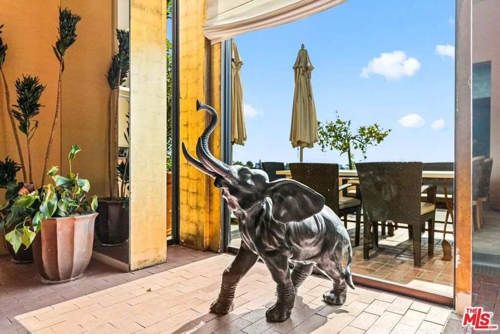 1255 Delresto Drive, Beverly Hills, California 90210 home-pic-15